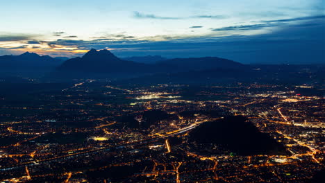 Luftaufnahme-Der-Skyline-Von-Salzburg-Bei-Sonnenuntergang